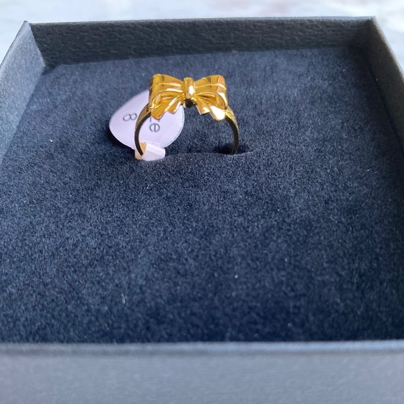 Rachel Zoe NWT Gold Bow ring Size 8 - Picture 3 of 5